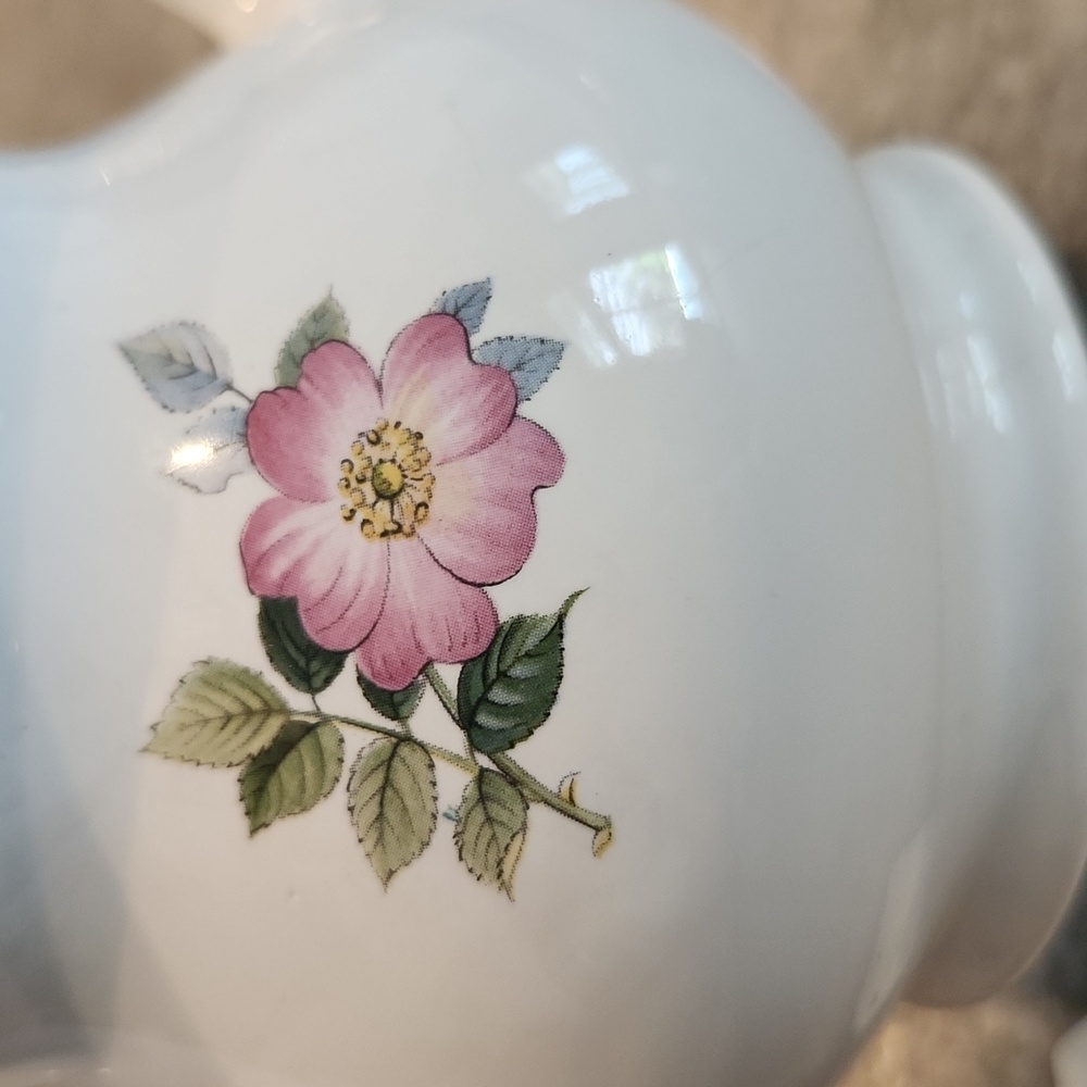 Vintage Sadler Small Three Cup Floral Rose Pattern Teapot with Pink - Picture 4 of 9